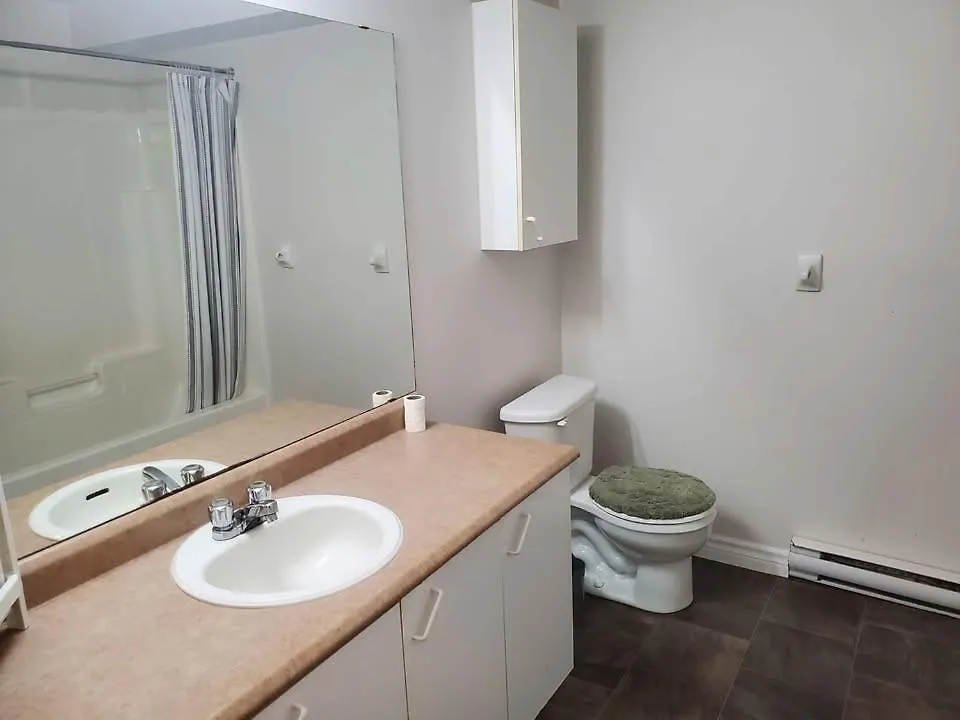 Lovely Plateau Room Gatineau
