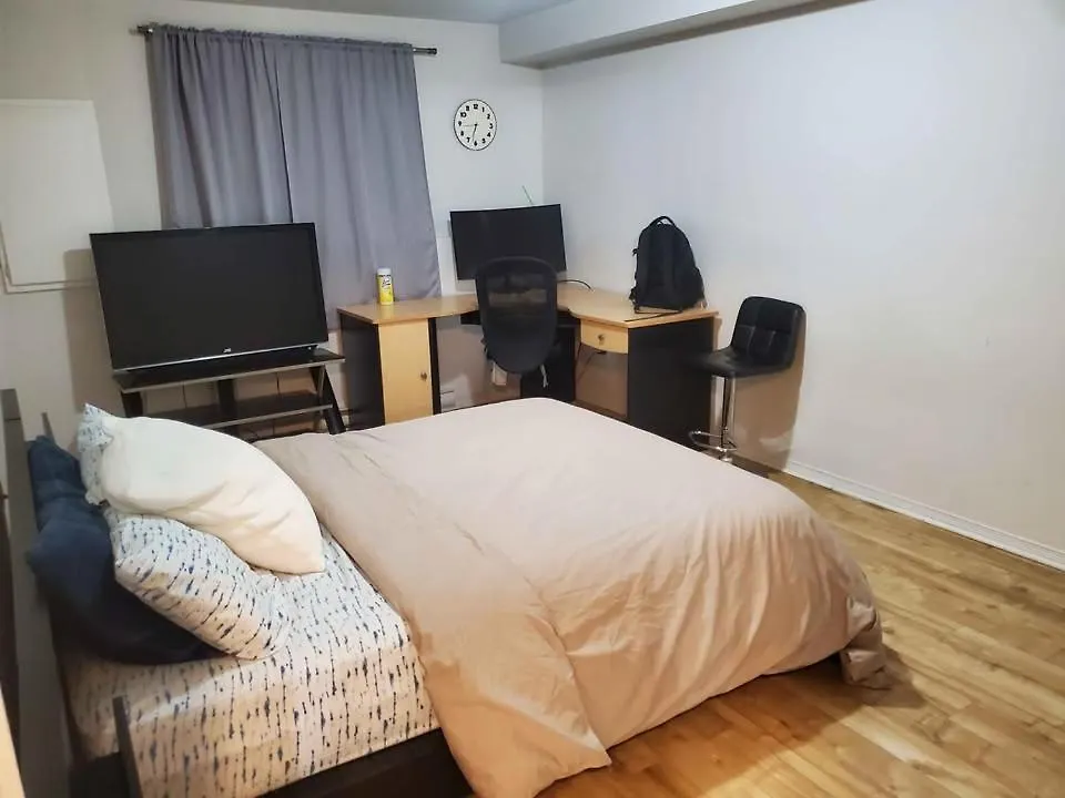 Homestay Lovely Plateau Room Gatineau