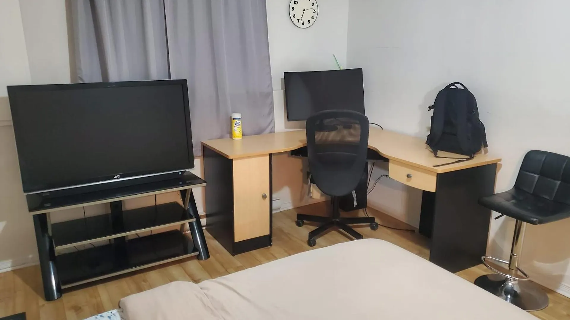 Lovely Plateau Room Gatineau Homestay